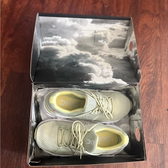 On Cloudswift Women’s Shoes - Picture 10 of 12